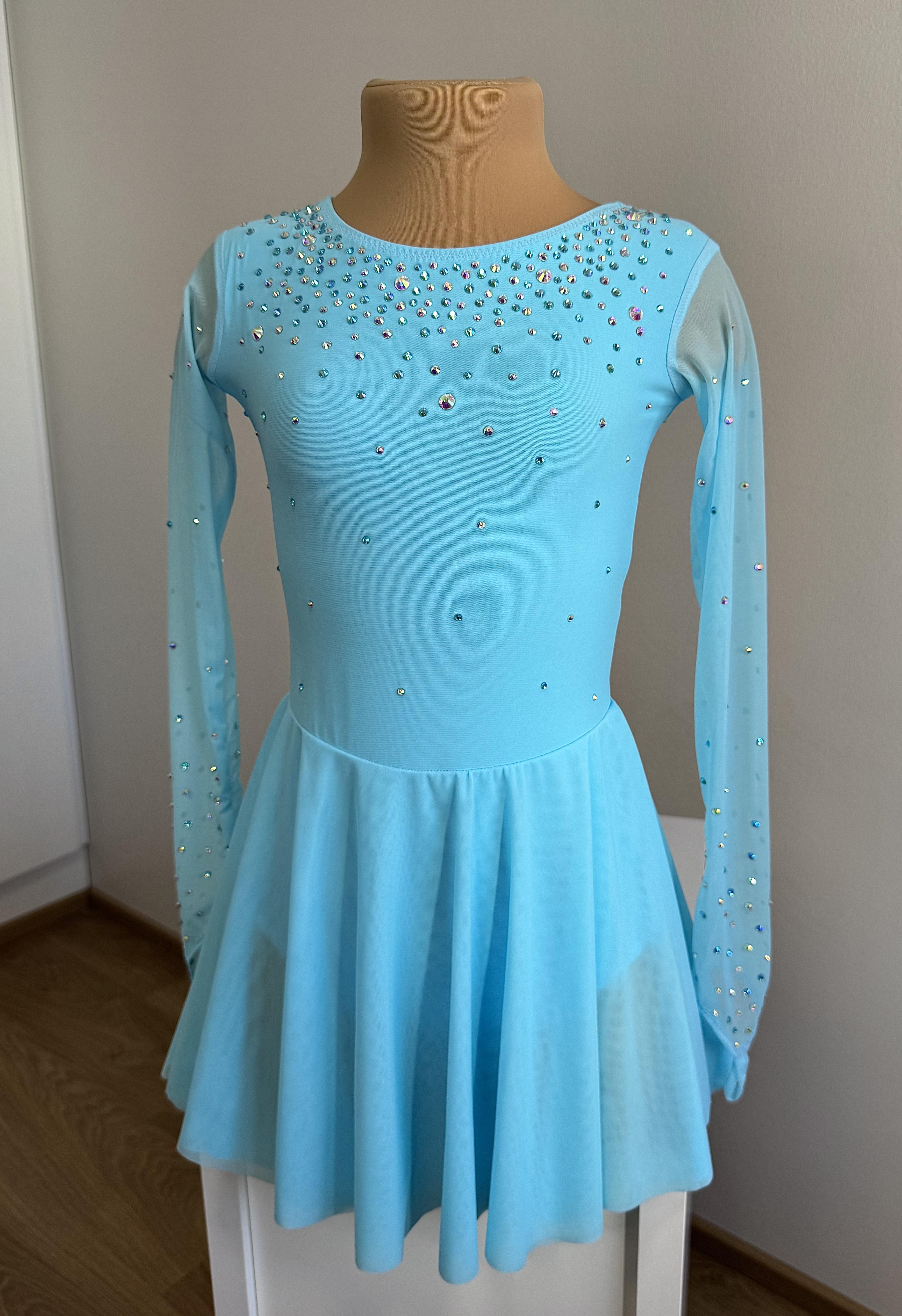 Turquoise dress 135-145cm